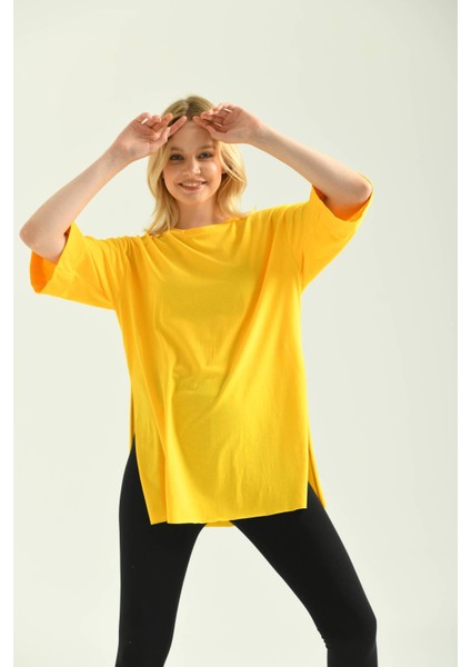 Sarı Duble Kol Geniş Kesim Asimetrik Yırtmaçlı Örme T-Shirt