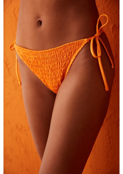 Tarçın Yanları Bağlama Detaylı Gia Bikini Altı