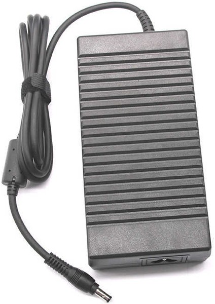 19 Volt 9.5 Amper 5.5x2.5 Adaptör 19 Volt 9.5 Amper Standart Uçlu Adaptör
