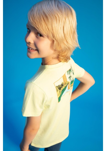 Erkek Çocuk Regular Fit Bisiklet Yaka Sırt Baskılı Kısa Kollu Pamuklu Penye Tişört Y3644A622SM