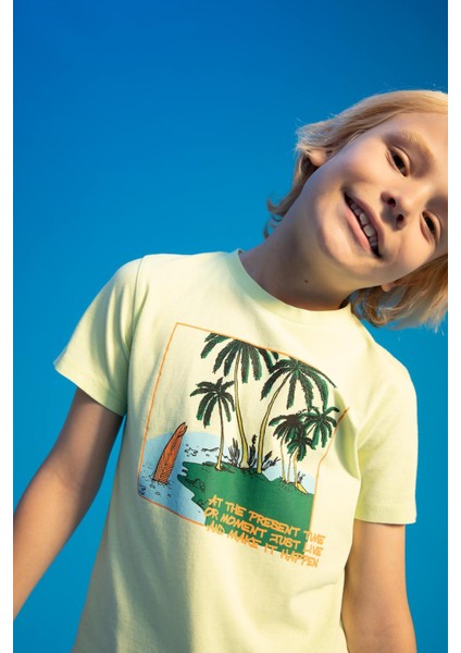 Erkek Çocuk Regular Fit Bisiklet Yaka Sırt Baskılı Kısa Kollu Pamuklu Penye Tişört Y3644A622SM fiyatları