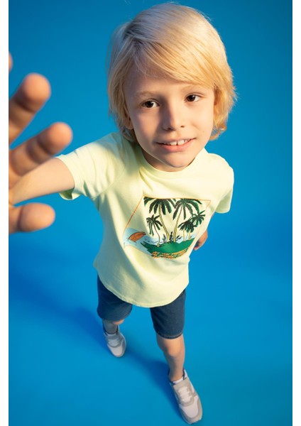 Erkek Çocuk Regular Fit Bisiklet Yaka Sırt Baskılı Kısa Kollu Pamuklu Penye Tişört Y3644A622SM modelleri