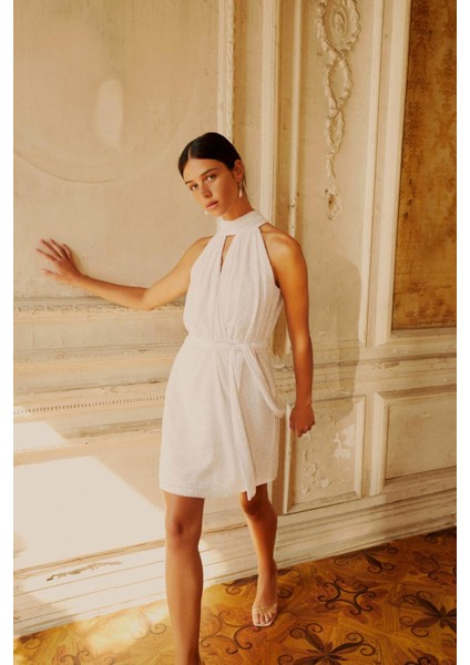 Nihan Peker Tasarım Dik Yaka Beli Kuşaklı Tül Detaylı Mini Abiye Elbise X9197AZ22SM