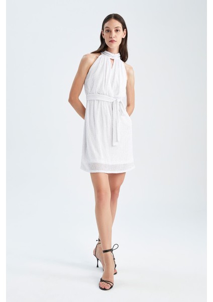 Nihan Peker Tasarım Dik Yaka Beli Kuşaklı Tül Detaylı Mini Abiye Elbise X9197AZ22SM modelleri