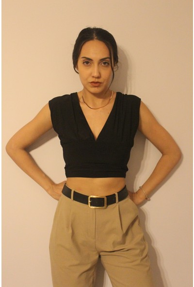 AD-AY Siyah Sandy Derin V Yaka Crop Bluz