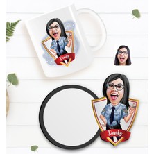 BK Kişiye Özel Kadın Polis Karikatürlü Beyaz Kupa ve Ahşap Bardak Altlığı Hediye Seti-1