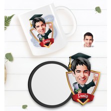 BK Kişiye Özel Erkek Mezun Karikatürlü Beyaz Kupa ve Ahşap Bardak Altlığı Hediye Seti-1