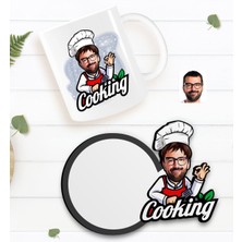 BK Kişiye Özel Erkek Chef Karikatürlü Beyaz Kupa ve Ahşap Bardak Altlığı Hediye Seti-14
