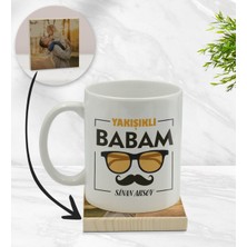 BK Kişiye Özel Yakışıklı Babam Tasarımlı Beyaz Kupa Bardak ve Ahşap Bardak Altlığı Hediye Seti - Model 2