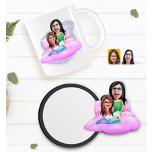 BK Kişiye Özel Anne Kız Karikatürlü Beyaz Kupa ve Ahşap Bardak Altlığı Hediye Seti-3