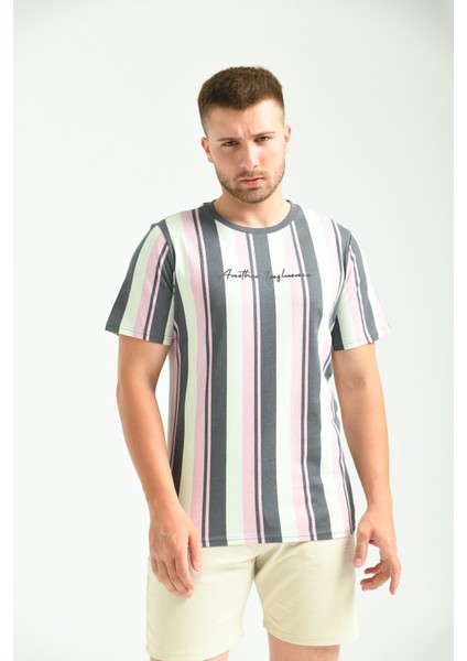 Multi Baskı Detaylı Bisiklet Yaka T-Shirt