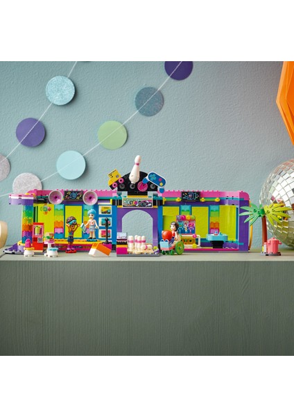 Friends Patenli Disko Salonu 41708 - 7 Yaş ve Üzeri Için Andrea Dahil 3 Mini Bebek Içeren Oyuncak Yapım Seti (642 Parça)