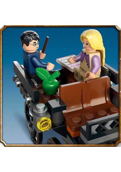 Harry Potter# Hogwarts# Araba ve Testraller 76400 - 7 Yaş ve Üzeri Çocuklar Için Oyuncak Yapım Seti (121 Parça)