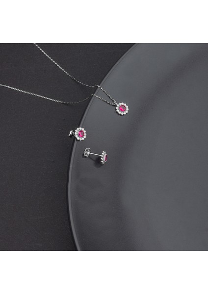 925 Ayar Gümüş Yakut Papatya Model Kolye ve Küpe Takı Seti