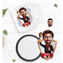 BK Kişiye Özel Erkek Master Chef Karikatürlü Beyaz Kupa ve Ahşap Bardak Altlığı Hediye Seti-1