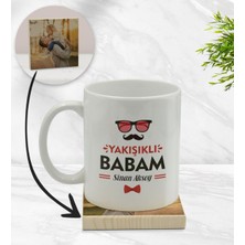 BK Kişiye Özel Yakışıklı Babam Tasarımlı Beyaz Kupa Bardak ve Ahşap Bardak Altlığı Hediye Seti - Model 3