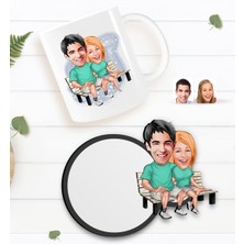 BK Kişiye Özel Sevgililer Karikatürlü Beyaz Kupa ve Ahşap Bardak Altlığı Hediye Seti-55