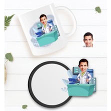 BK Kişiye Özel Erkek Eczacı Karikatürlü Beyaz Kupa ve Ahşap Bardak Altlığı Hediye Seti-4