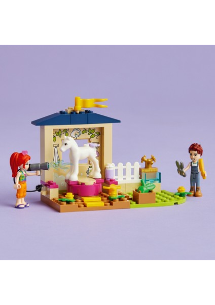 Friends Midilli Yıkama Ahırı 41696 - 4 Yaş ve Üzeri Için Bir Midilli, Mia ve Daniel Mini Bebekleri Içeren Oyuncak Yapım Seti (60 Parça)