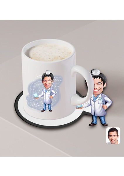 Kişiye Özel Erkek Diş Hekimi Karikatürlü Beyaz Kupa ve Ahşap Bardak Altlığı Hediye Seti-3 fiyatları