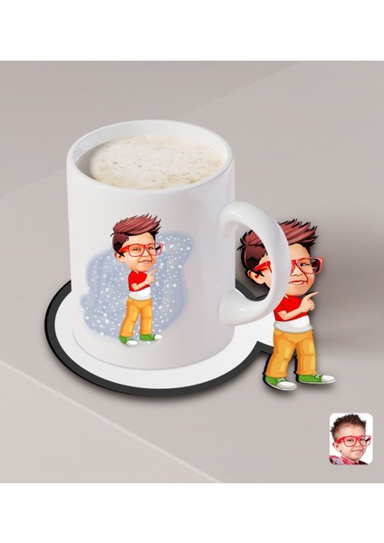 Kişiye Özel Erkek Çocuk Karikatürlü Beyaz Kupa ve Ahşap Bardak Altlığı Hediye Seti-1 fiyatları