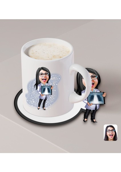 Kişiye Özel Kadın Radyolojist Karikatürlü Beyaz Kupa ve Ahşap Bardak Altlığı Hediye Seti-1 fiyatları
