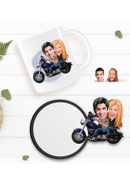 Kişiye Özel Motorcu Sevgililer Karikatürlü Beyaz Kupa ve Ahşap Bardak Altlığı Hediye Seti-1
