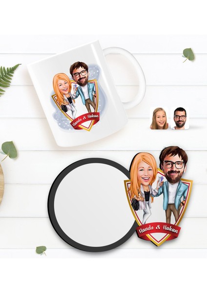 Kişiye Özel Sevgililer Karikatürlü Beyaz Kupa ve Ahşap Bardak Altlığı Hediye Seti-93