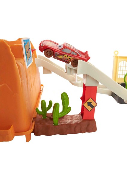 Mattel HDN02 Cars Yarış Heyecanı Oyun Seti