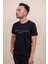 Siyah El Yazısı Imza Baskı Normal Kesim Bisiklet Yaka Erkek T-Shirt 22ETSHEYAZ 4