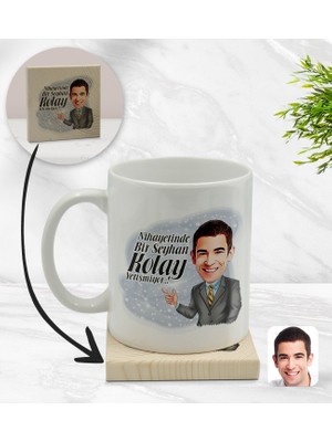 BK Kişiye Özel Erkek Nihayetinde Karikatürlü Beyaz Kupa Bardak ve Ahşap Bardak Altlığı Hediye Seti - Model 2