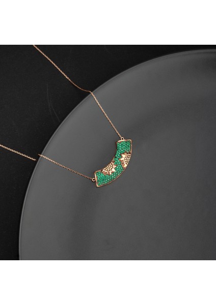 925 Ayar Gümüş Zümrüt Renk Taşlı Ay Çiçeği Motifli Kolye