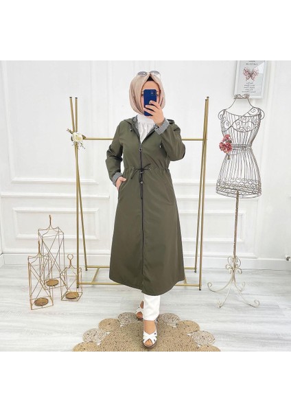 Haki Içi Çizgili ve Kendinden Astarlı Su Geçirmez Kadın Trençkot