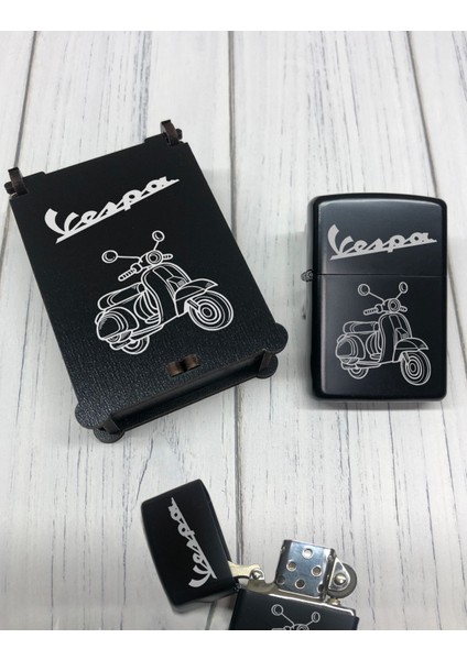 Atölye Çizgi Vespa Love Benzinli Zippo Çakmak Siyah Ahşap Kutulu