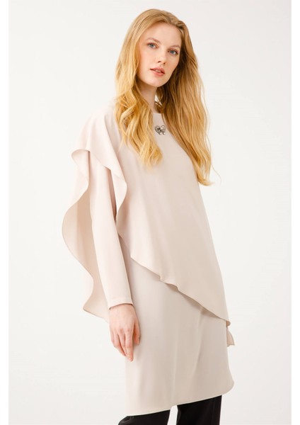 Yakası Broşlu Iki Katlı Dökümlü Tunik Taş fırsatları