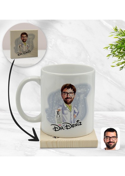 Kişiye Özel Erkek Göz Doktoru Karikatürlü Beyaz Kupa Bardak ve Ahşap Bardak Altlığı Hediye Seti - Model 1