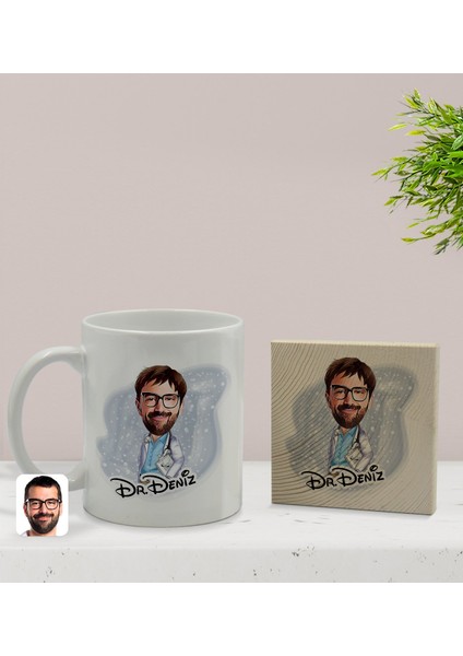 Kişiye Özel Erkek Doktor Karikatürlü Beyaz Kupa Bardak ve Ahşap Bardak Altlığı Hediye Seti - Model 8 fiyatları
