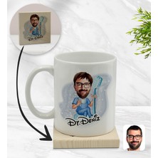 BK Kişiye Özel Kadın Kuaför Karikatürlü Beyaz Kupa Bardak ve Ahşap Bardak Altlığı Hediye Seti - Model 1