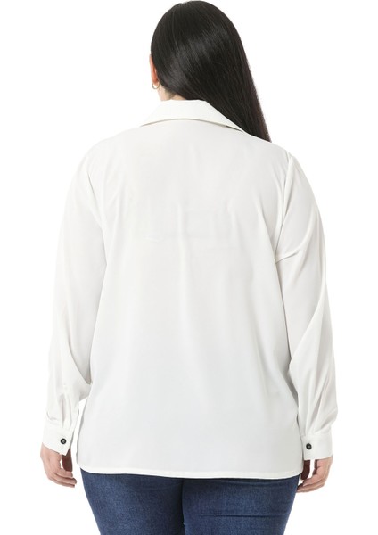 Büyük Beden Cepleri Zincir Detaylı Yanı Yırtmaçlı Beyaz Gömlek modelleri
