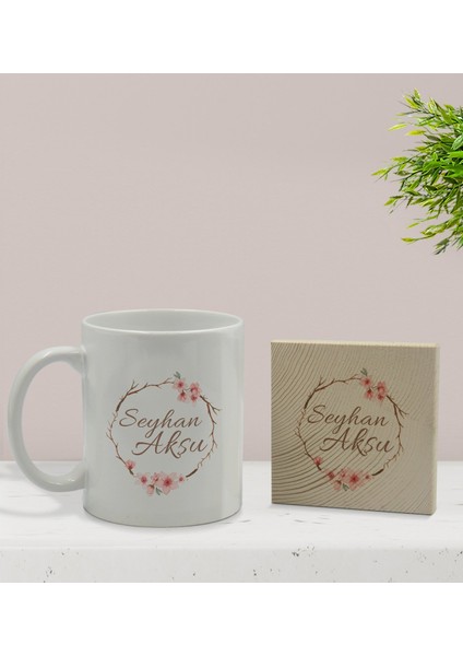 Gift Kişiye Özel Çiçek Tasarımlı Beyaz Kupa Bardak ve Ahşap Bardak Altlığı Hediye Seti - Model 5 fiyatları
