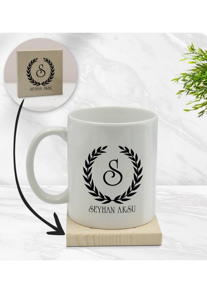 Gift Kişiye Özel Çelenk Baş Harfli Isimli Beyaz Kupa Bardak ve Ahşap Bardak Altlığı Hediye Seti - Model 2