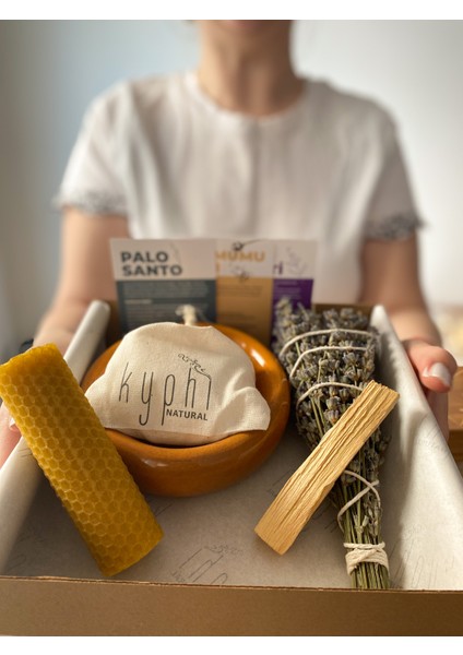 Kamila Tütsülük ve Enerji Başlangıç Seti : Palo Santo Ağaç Tütsü, Lavanta Tütsü Demeti, Balmumu Mum, Kaya Tuzu