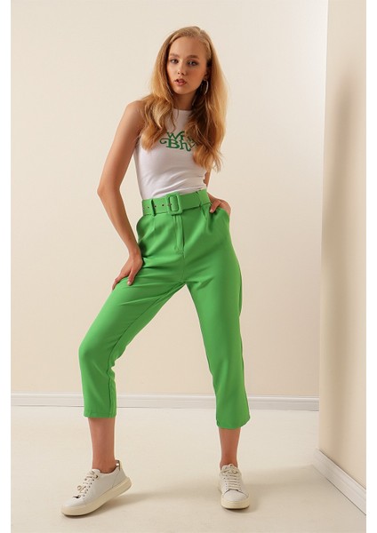Havuç Kemerli Kumaş Pantolon