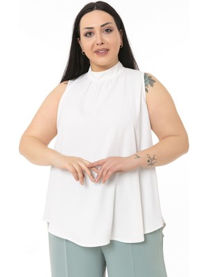 Disentis Modest Büyük Beden Yakası Arkadan Düğmeli Dik Yaka Dökümlü Kolsuz Beyaz Bluz