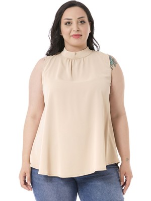 Disentis Modest Büyük Beden Yakası Arkadan Düğmeli Dik Yaka Dökümlü Kolsuz Bej Rengi Bluz