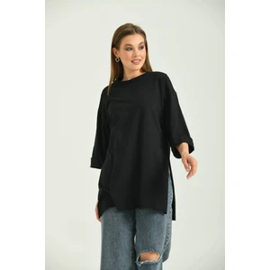 Siyah Duble Kol Geniş Kesim Asimetrik Yırtmaçlı Örme T-Shirt