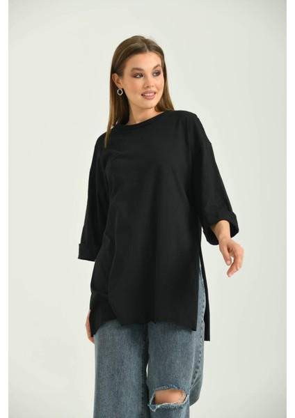 Siyah Duble Kol Geniş Kesim Asimetrik Yırtmaçlı Örme T-Shirt