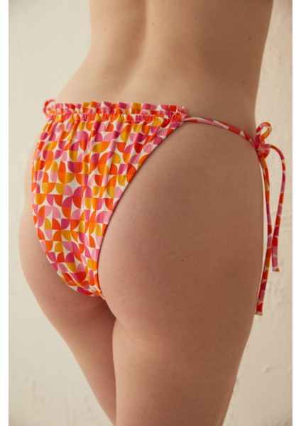 Çok Renkli Retro Süper Fırfır Detaylı Bikini Altı