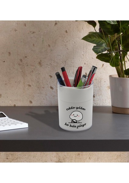 Gift Bir Bela Geliyor Tasarımlı Beyaz Akrilik Kalemlik - Model 1 fiyatları