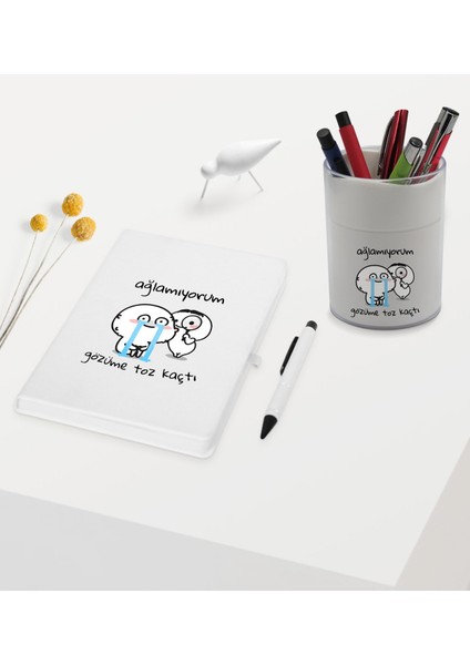 Gift Gözüme Toz Kaçtı Tasarımlı Beyaz Defter Kalem ve Kalemlik Hediye Seti - Model 1